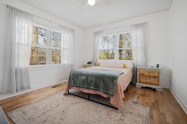 Building Photo - Charming 3 Bedroom House in Park Hill