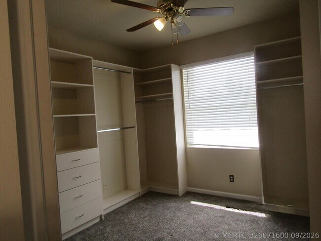 Building Photo - 1756 SW Jamesport Dr