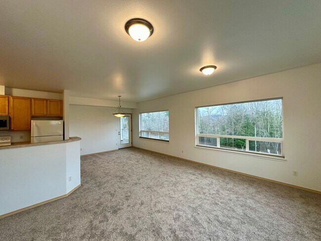 Building Photo - Spacious Condo near WCC - 500 Darby Dr. #315