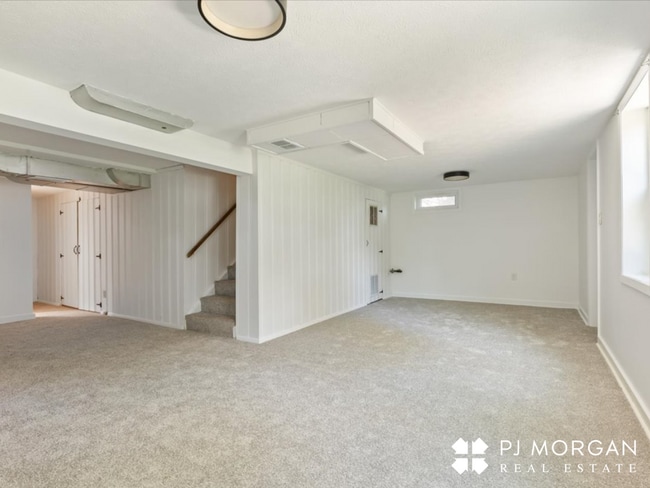 Building Photo - 3 bedroom , 2 bathroom House - Recently Up...