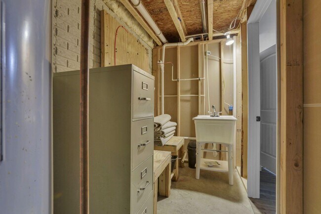 Building Photo - 1701 Marigold St