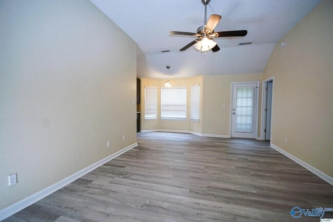 Building Photo - 102 Vistawood Ct