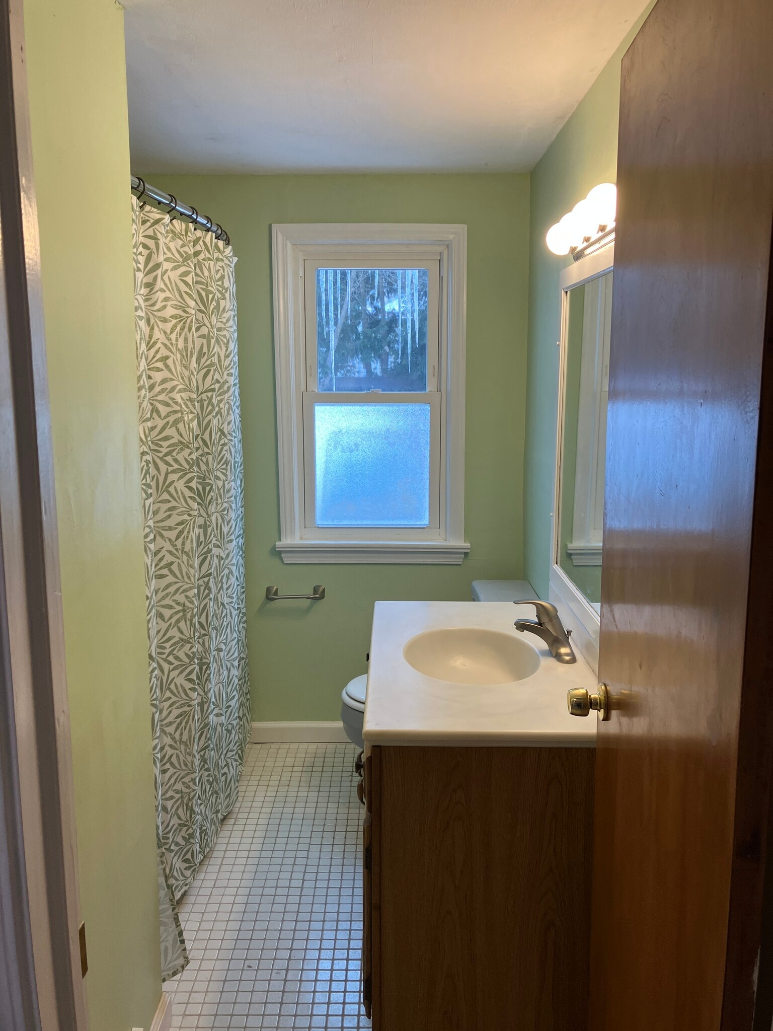 Full bath - 147 Winstead Rd
