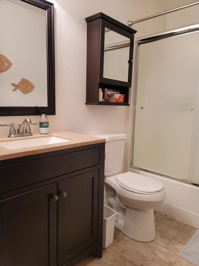 Building Photo - 3 bedroom home in great Keyport location!