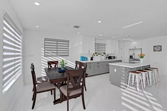 Building Photo - 17835 NE 6th Ave