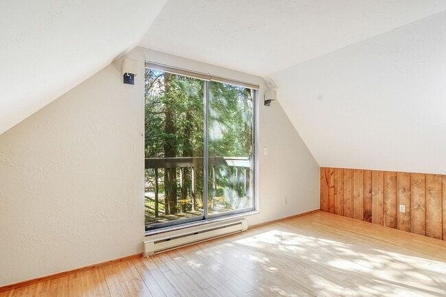 Building Photo - Cabin in the woods!  Fenced Yard!  Year le...