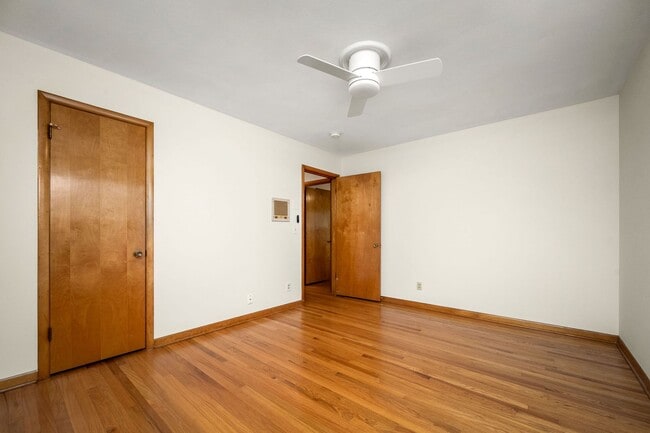 Building Photo - 902 Whitehall Rd