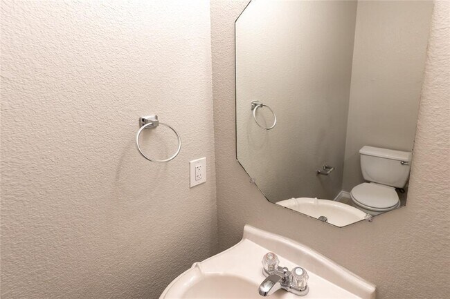 Building Photo - 1701 Golden Sunrise Ln