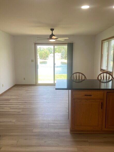 Eat In Kitchen/Patio Access - 412 11th Cir SE