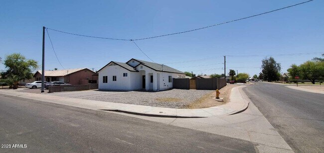 Building Photo - 545 W Ocotillo St