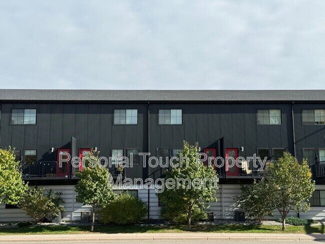 Building Photo - 808 7th Ave S