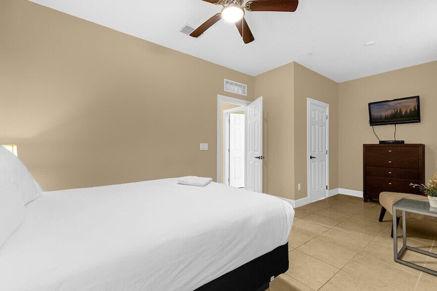 Building Photo - 14590 Damai Ln