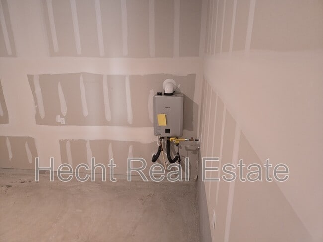 Building Photo - 1518 Tiptop Mdw