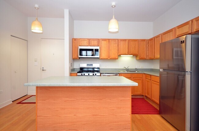 Building Photo - 6000 N Cicero Ave
