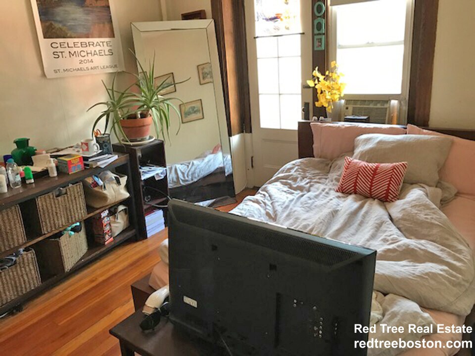 Building Photo - 1589 Beacon St