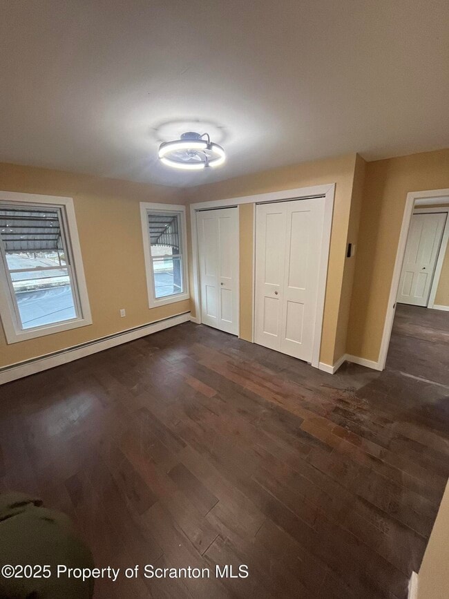 Building Photo - 129 S Blakely St