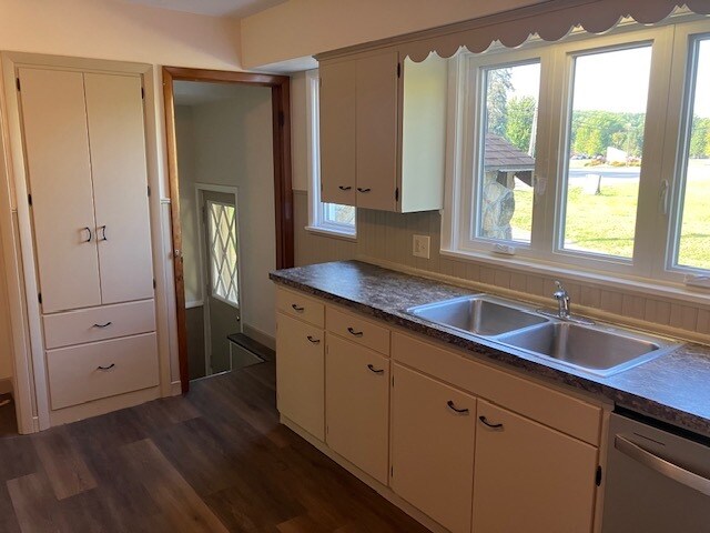 Building Photo - 4806 W Ridge Rd