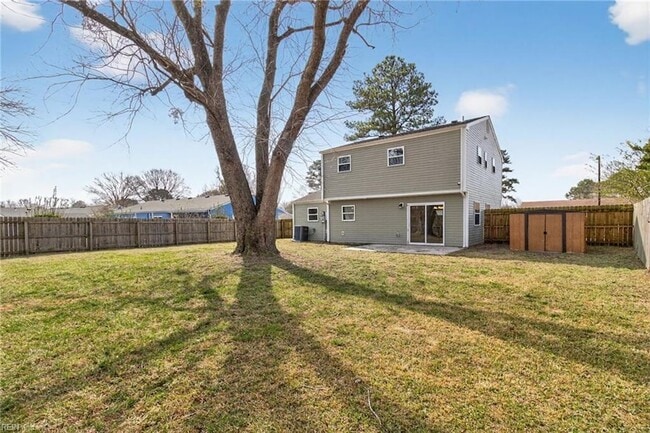 Building Photo - 3016 Aaron Dr