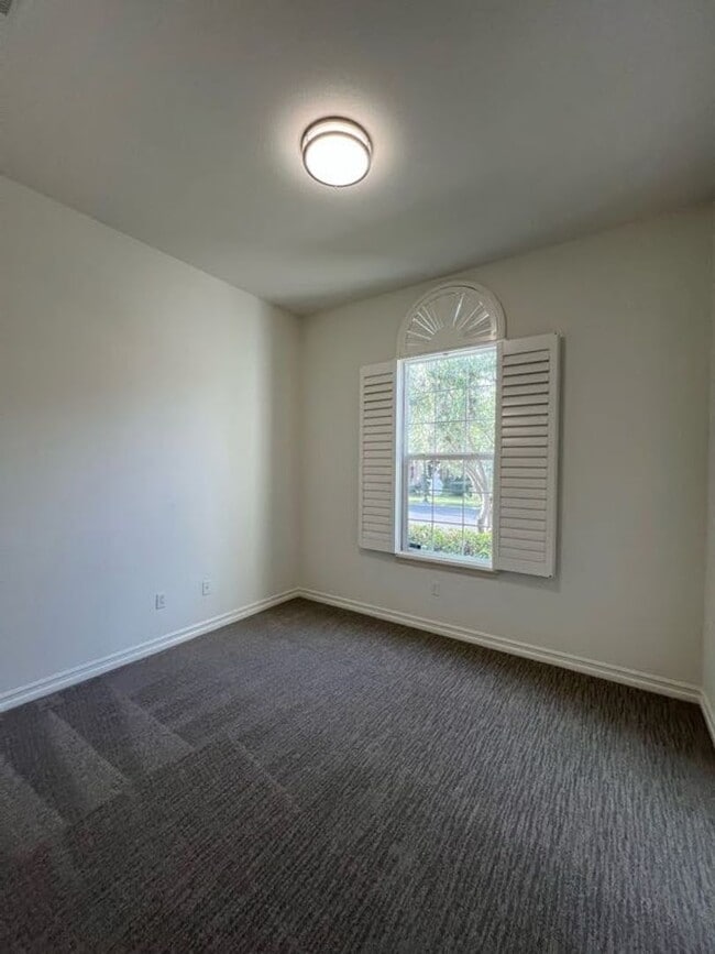 Building Photo - Spacious Single Story Home in Columbus Square