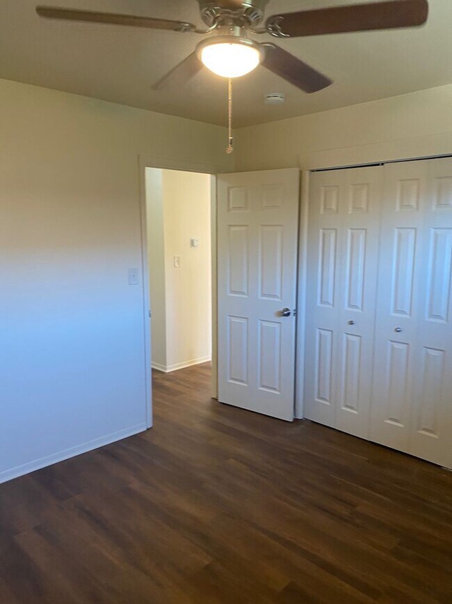 Building Photo - Newly Renovated 2BR | Courtyard & back patio | Lots of natural light