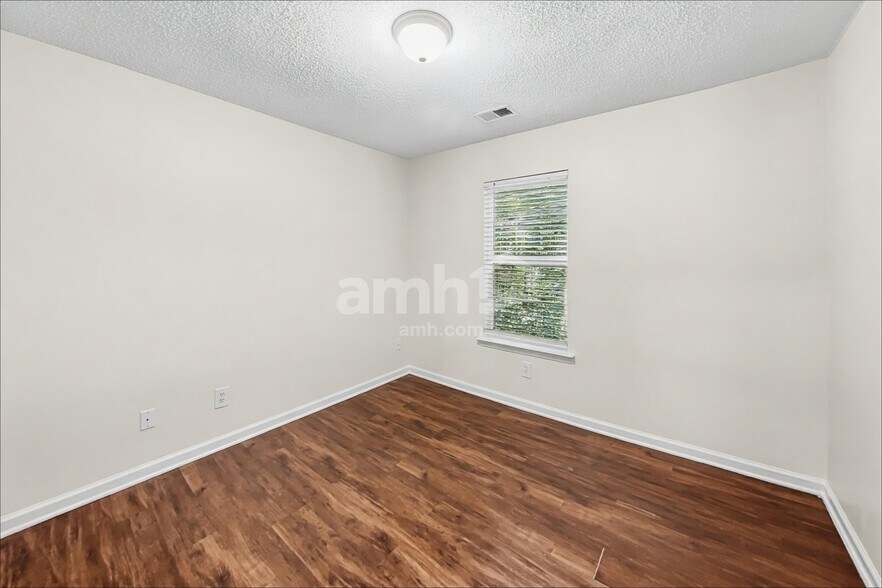 Building Photo - 130 Devon Forest Dr