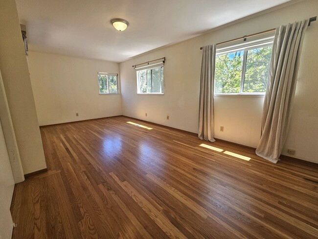 Building Photo - 4-Bedroom Single Family Home in Palo Alto-  lease take over