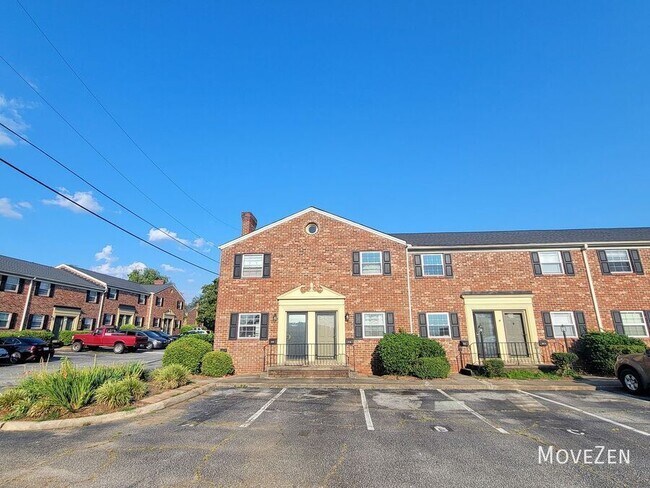 Building Photo - 2530 E North St