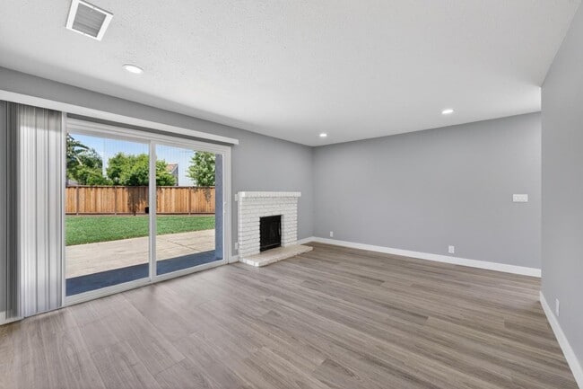 Building Photo - 4971 Geomax Ct