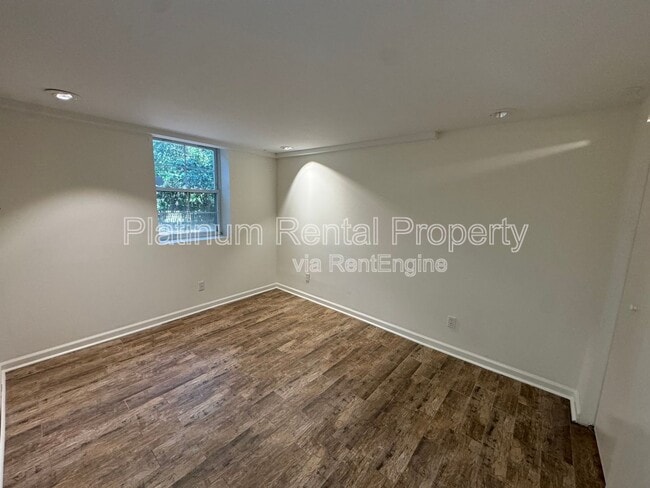 Building Photo - 383 Springdale Dr NE