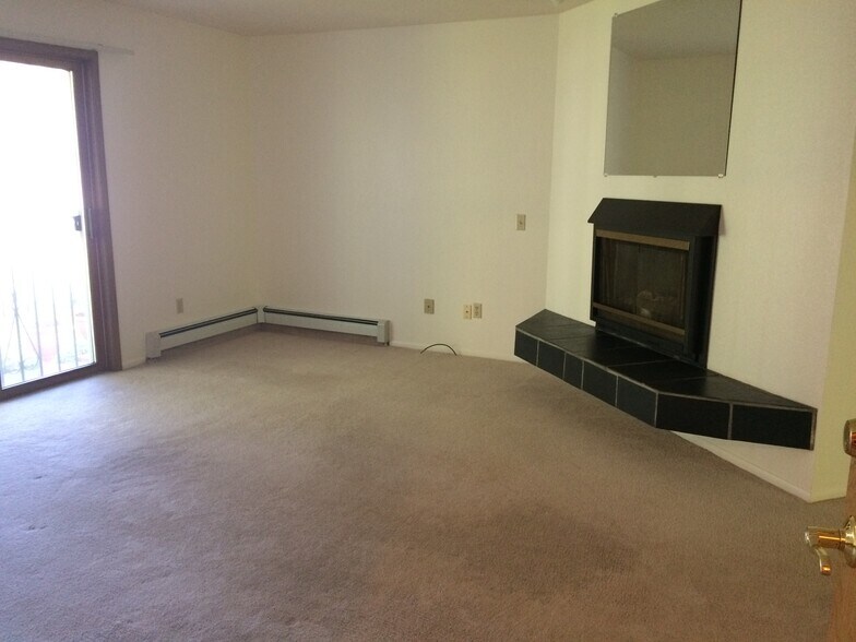 Building Photo - 700 W 47th Ave