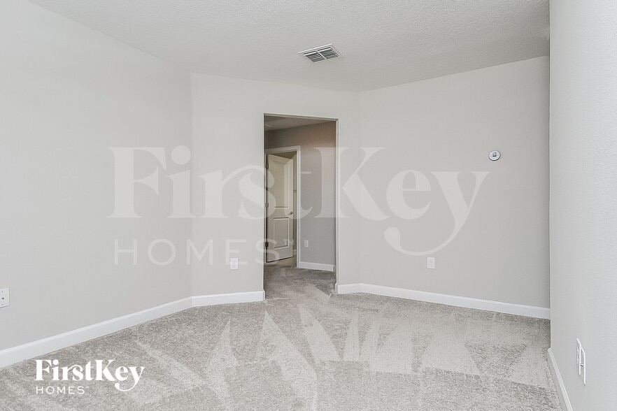 Building Photo - 9823 Ivory Dr