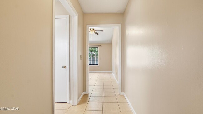 Building Photo - 807 White Oak Ct