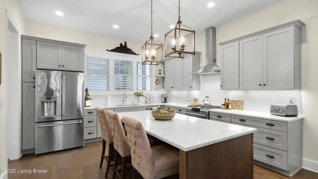 Building Photo - Enviable 4 bedroom and 3.5 bath home with ...