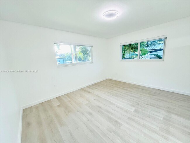 Building Photo - 330 NE 88th St