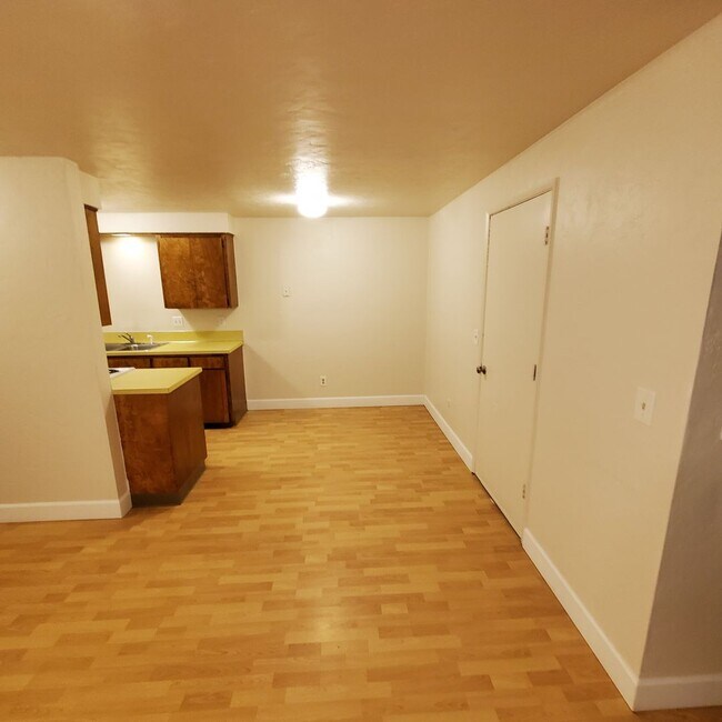 Building Photo - KIN - 30th Duplex