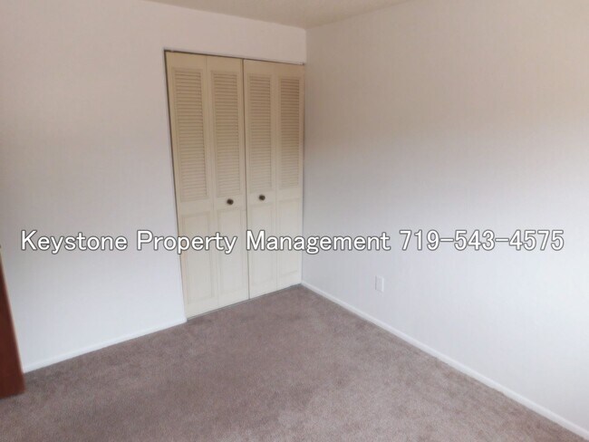 Building Photo - Lower Level Belmont 4-plex Apartment with ...