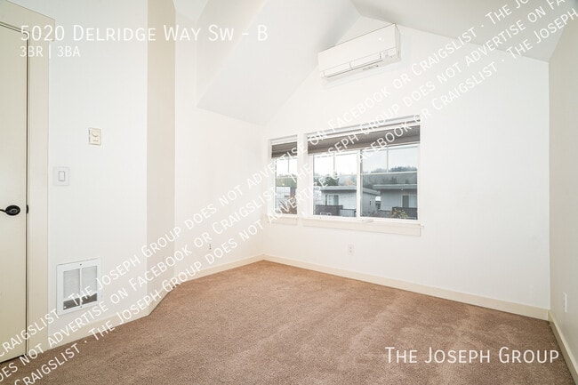 Building Photo - 5020 Delridge Wy SW