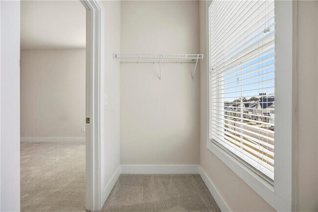 Building Photo - 1222 Westshore Dr