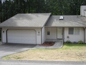 Building Photo - 2 bedroom 2 bath single story Duplex