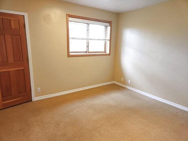 Building Photo - Large Private Luxury Home in Pinebrook  Es...