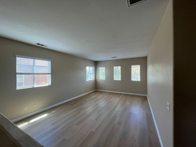 Building Photo - 31656 Rosales Ave