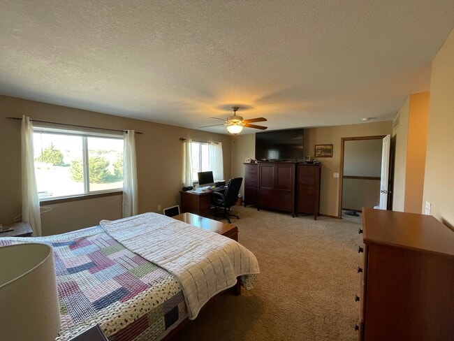 Building Photo - West Side Townhome - Close to Ft. Riley - ...