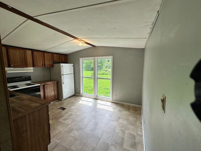 Building Photo - Single Wide Mobile home 2 bed 1 bath