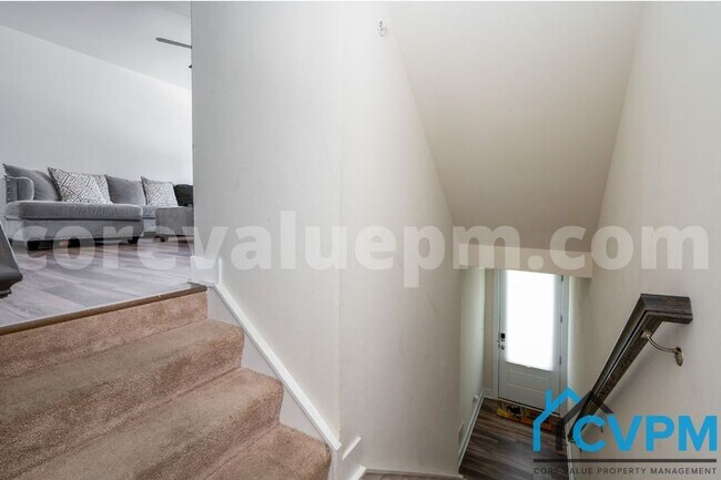 Building Photo - 2542 Buckthorn Dr