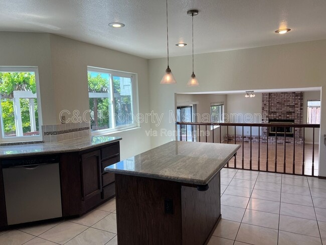 Building Photo - 293 Saybrook Way