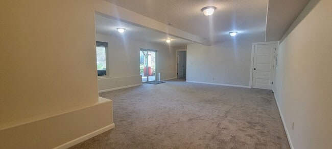 Building Photo - 125 S Ash St