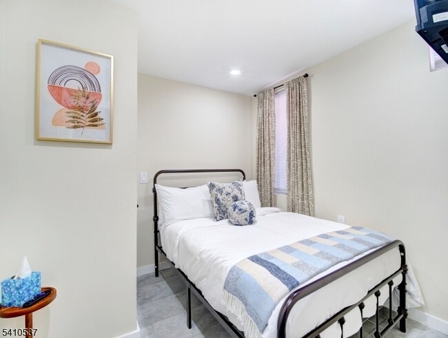 Building Photo - 16 Eagles St