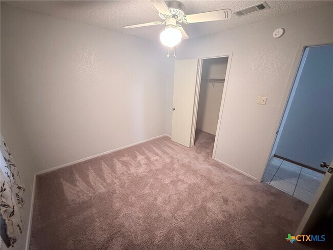 Building Photo - 2502 Transit Dr