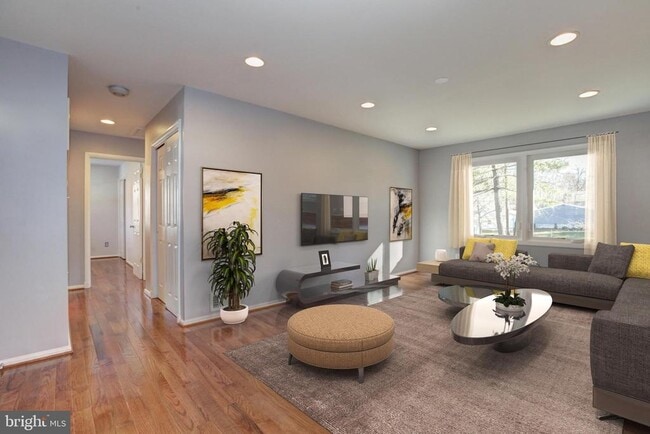 Building Photo - 601 Delano Dr SE