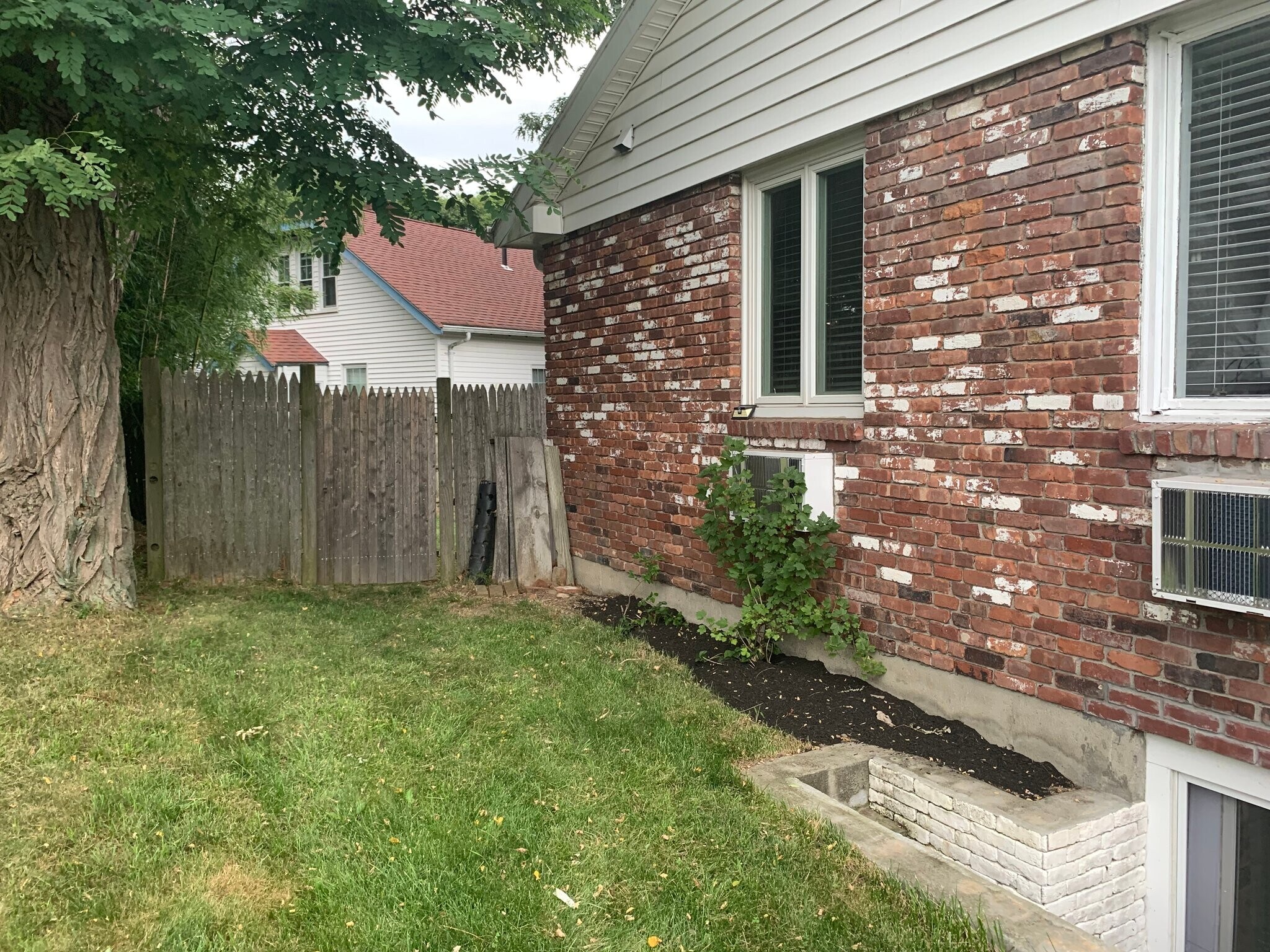 Building Photo - 11 Bridge St